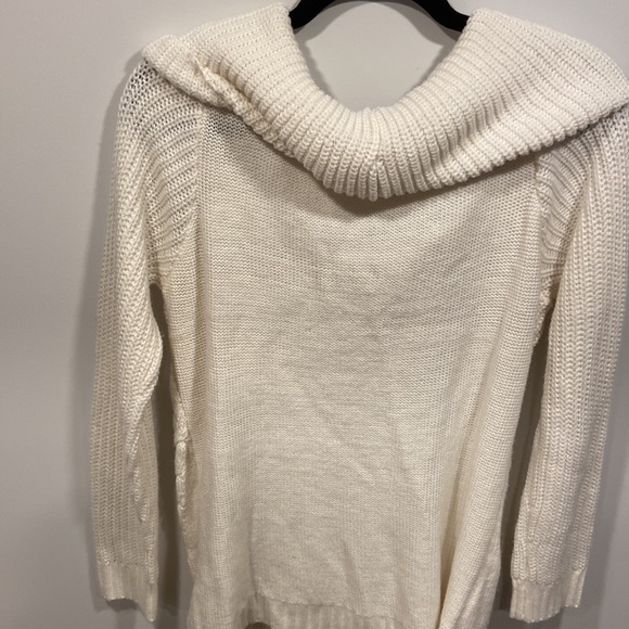 Mock neck cable knit sweater - Picture 5 of 5